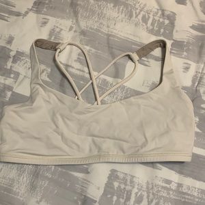 White lululemon sports bra